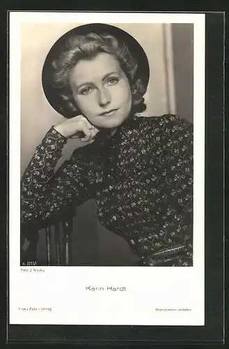 AK Schauspielerin Karin Hardt mit Hut in bedruckter Bluse