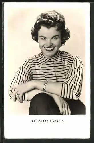 AK Schauspielerin Brigitte Rabald mit strahlendem Lächeln