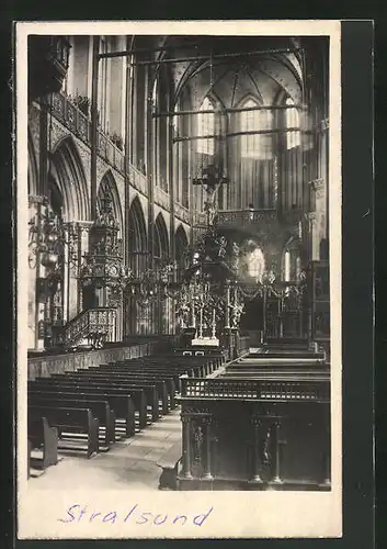 AK Stralsund, St. Nicolai-Kirche, Mittelschiff mit Trau-Altar, Hoch-Altar und Kanzel