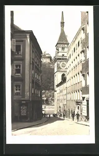 AK Passau, Partie mit Passanten am Uhrenturm