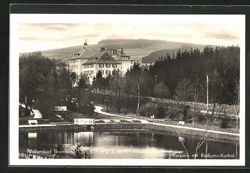 AK Bad Brambach i. V., Kurpark mit dem Radium-Kurhof