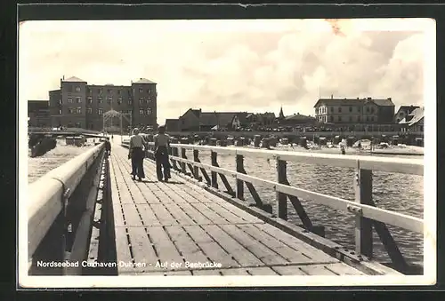 AK Cuxhaven, Passanten auf der Seebrücke