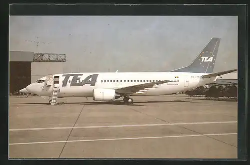 AK Flugzeug der Fluglinie TEA, Boeing 737-300 auf dem Rollfeld