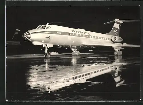 AK Flugzeug, Linienflugzeug der Fluglinie Interflug, eine TU 134 auf dem Rollfeld