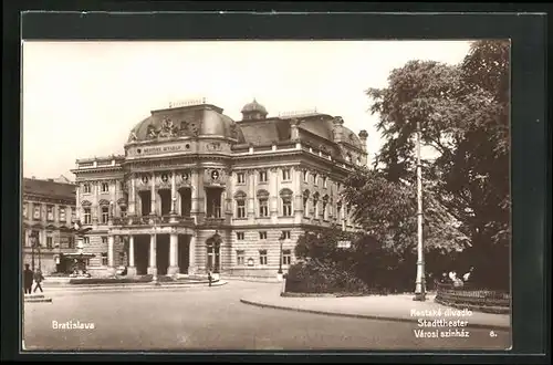 AK Bratislava, Vor dem Stadttheater