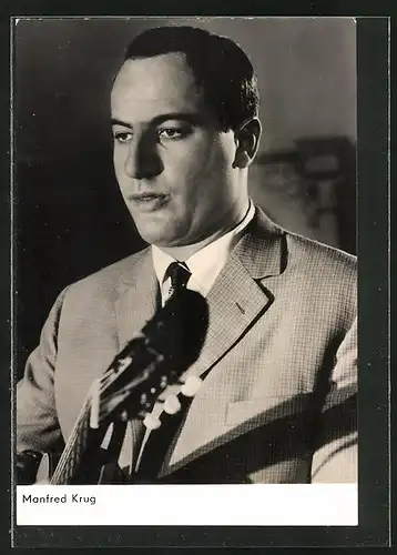 AK Schauspieler Manfred Krug mit Gitarre