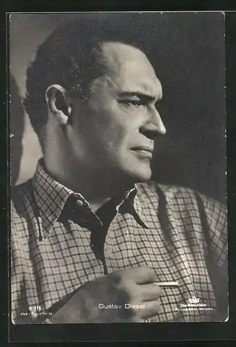 AK Schauspieler Gustav Diessl mit Zigarette