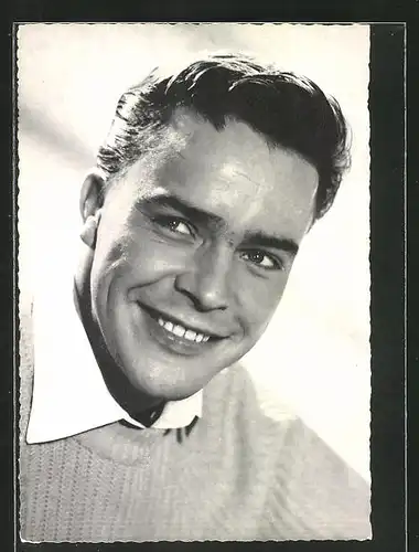 AK Schauspieler Michael Cramer lächelnd