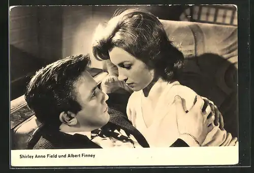 AK Schauspielerin Shirley Anne Field & Schauspieler Albert Finney in einer vertrauten Filmszene