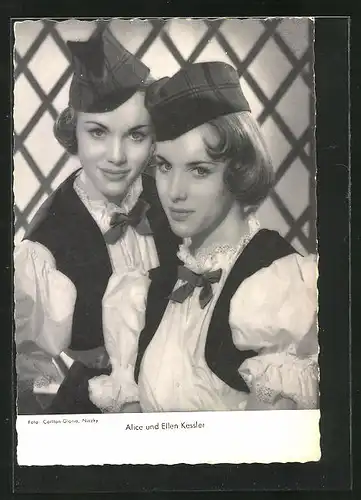 AK Schauspielerinnen Alice & Ellen Kessler in Filmkostümen