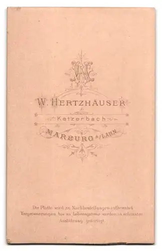 Fotografie W. Hertzhäuser, Marburg / Lahn, Portrait bildschönes Fräulein mit Ohr- und Halsschmuck
