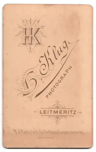 Fotografie H. Klug, Leitmeritz, Portrait niedlicher Bube mit Hut im eleganten Anzug