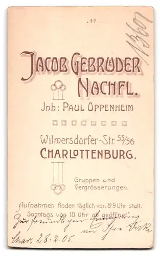 Fotografie Jacob Gebrüder, Charlottenburg, Wilmersdorfer-Str. 55 /56, Portrait Dame im Kostüm mit Schleife und Zopf