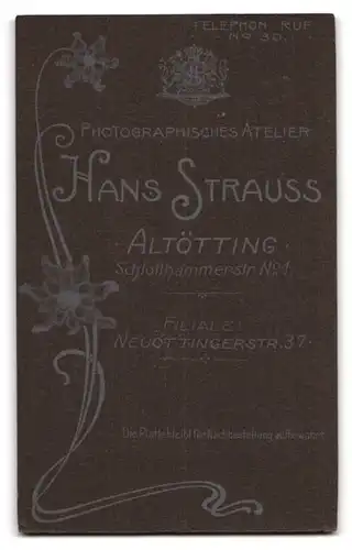 Fotografie Hans Strauss, Altötting, Schlotthammerstr. 1, Portrait Schankmädchen im Dirndl mit Bierkrügen