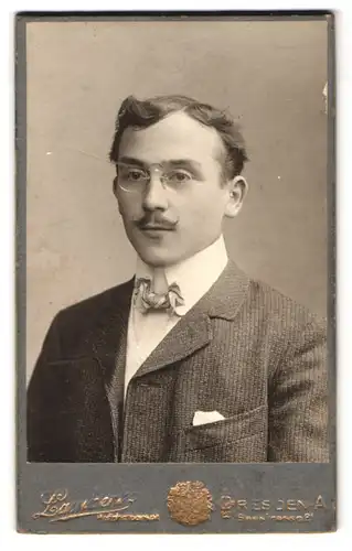 Fotografie Lambert, Dresden-A, Seestrasse 2, Herr mit Zwickel und Schnurrbart