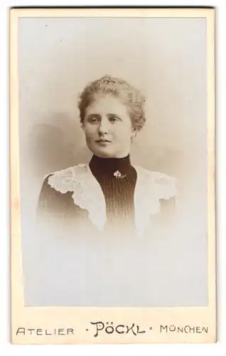 Fotografie Atelier Pöckl, München, Müllerstrasse 21, junge Dame mit hochgestecktem Haar