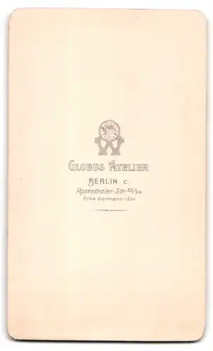 Fotografie Globus Atelier, Berlin, Rosenthaler-Str. 53 /54, Portrait junges Mädchen im weissen Kleid mit Zopf