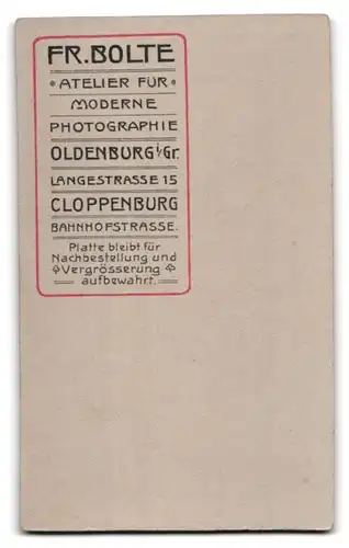 Fotografie Fr. Bolte, Oldenburg i /Gr., Langestrasse 15, Portrait junge Dame in modischer Kleidung