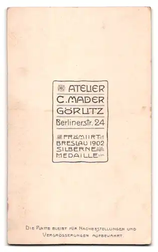 Fotografie C. Mader, Görlitz, Berlinerstrasse 24, Portrait junges Paar in hübscher Kleidung