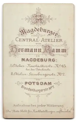 Fotografie Hermann Ramm, Magdeburg, Neustädterstrasse 45, Brustportrait junge Dame mti Kragenbrosche und Amulett