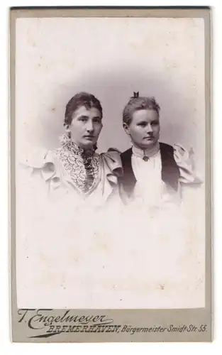 Fotografie T. Engelmeyer, Bremerhaven, Bürgermeister Smidt-Str. 55, Portrait Damen in Kleidern mit Locken