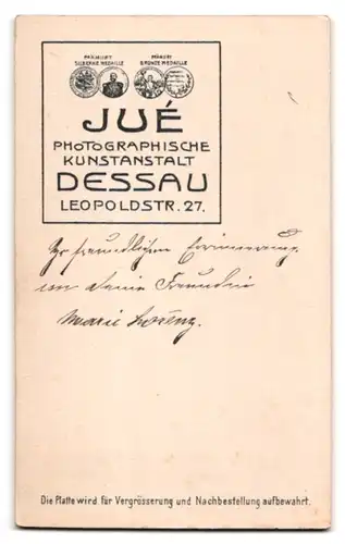 Fotografie L. K. Jué, Dessau, Leopoldstrasse 27, Portrait junge Dame mit moderner Frisur