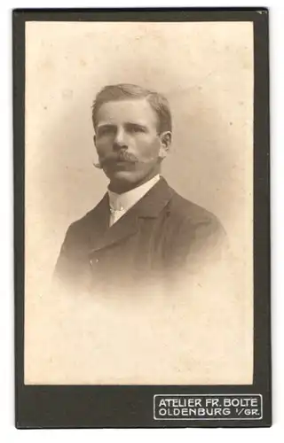 Fotografie Fr. Bolte, Oldenburg i /Gr., Langestrasse 15, Portrait bürgerlicher Herr mit Schnauzbart