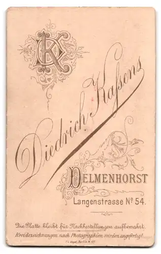 Fotografie Diedrich Kassens, Delmenhorst, Langenstrasse 54, Portrait süsses Kleinkind im karierten Kleid