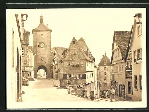 AK Rothenburg o. T., Strasse Plönlein mit Tor