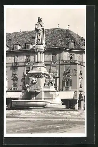 AK Bozen, Hotel Citta di Bolzano und Denkmal Walther von Vogelweide