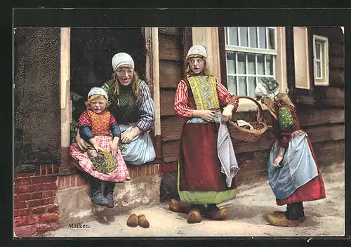 Künstler-AK Photochromie Nr. 2366: Mutter mit ihren Kinder in Trachten