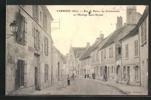 AK Verberie, Rue de Paris, La Gendarmerie et l`Horloge Saint-Nicolas