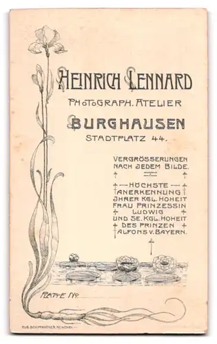 Fotografie Heinr. Lennard, Burghausen a.d. Salzach, Stadtplatz 44, Kleinkind im Kleidchen