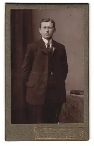 Fotografie E. Seifert, Fürstenfeldbruck, bürgerlicher Herr im Sonntagsstaat