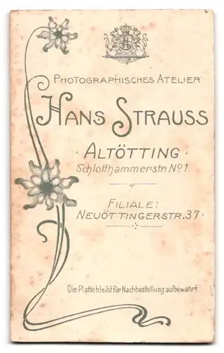 Fotografie Hans Strauss, Altötting, Schlotthammerstrasse 1, bürgerliche Frau in schlichtem Kleid