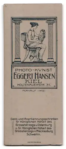 Fotografie Eggert Hansen, Kiel, Holtenauerstr. 31, Portrait Dame im weissen Kleid mit Halskette