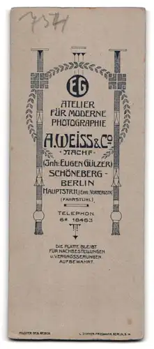 Fotografie A. Weiss & Co. Nachf., Schöneberg, Hauptstr. 11, Portrait junge Frau im schwarzen Kleid zur Kommunion