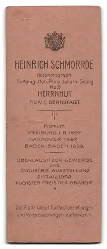 Fotografie H. Schmorrde, Herrnhut, Portrait kleiner Junge im Matrosenanzug mit Gehstock