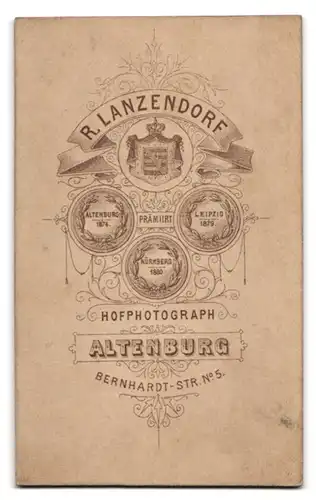 Fotografie R. Lanzendorf, Altenburg, Bernhardt-Str. 5, Portrait junger Mann im Anzug mit Moustache und Mittelscheitel