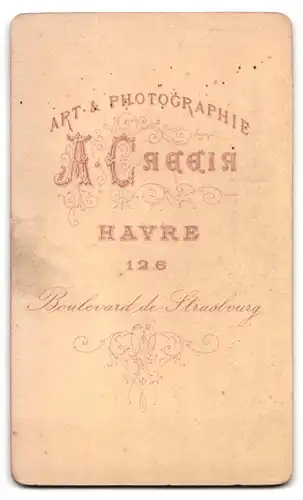 Fotografie A. Caccia, Havre, 126, Boulevard de Strasbourg, Brustportrait junge Dame mit Halsband