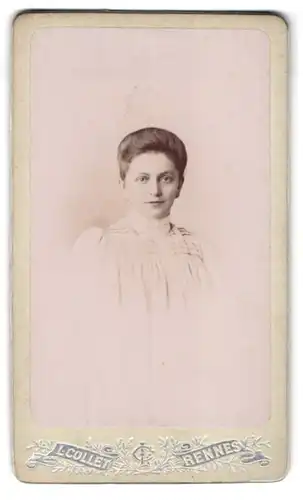 Fotografie Louis Collet, Rennes, 4, Quai Richemont, Portrait junge Dame in zeitgenössischer Kleidung