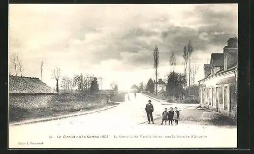 AK Le Cicuit de la Sarthe 1906, La sortie de St-Mars-la-Briere, vers la Fourche d`Auvours