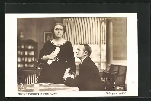 AK Schauspielerin Henny Porten in einer Filmszene aus Gefangene Seele