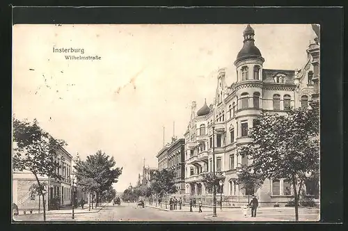 AK Insterburg, Wilhelmstrasse mit Gebäudezeile
