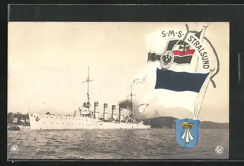 AK Kriegsschiff SMS Stralsund, Reichskriegsflagge und Wappen