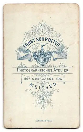 Fotografie Ernst Schroeter, Meissen, Obergasse 597, Portrait junge Frau im Biedermeierkleid mit Halskette