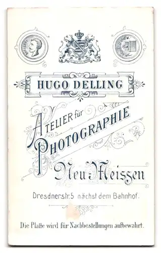 Fotografie Hugo Delling, Meissen, Dresdnerstrasse 5, junges Fräulein in kariertem Kleid