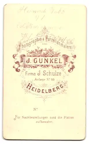 Fotografie J. Gunkel, Heidelberg, Anlage Nr. 25, bürgerlicher Herr mit Zwicker und Stock