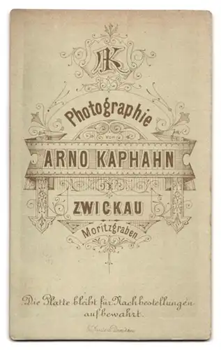 Fotografie Arno Kaphahn, Zwickau, Moritzgraben, bürgerliche Frau im schwarzen Kleid