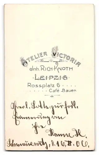 Fotografie Atelier Victoria, Leipzig, Rossplatz 6, sanfte junge Dame mit wachem Blick